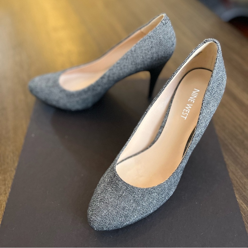 Nine West Gray Herringbone Pointed Pumps